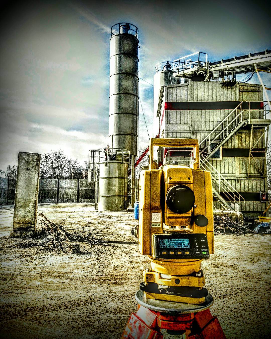 #geodezja #geodesy #landsurveying #landsurveyor #topcon #measuring #work#wrocław #robota #tachimetr